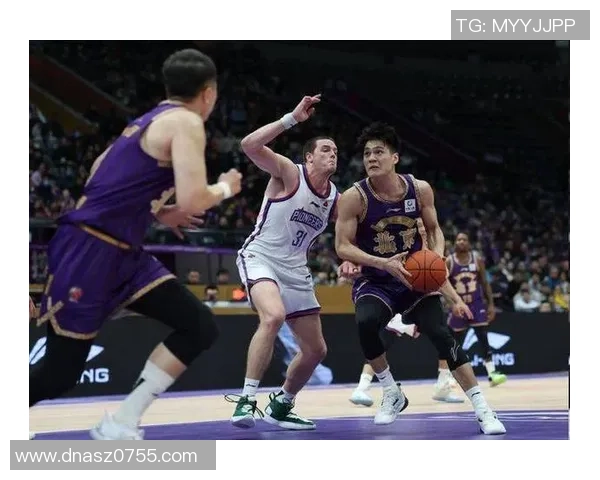 广州篮球队配合变革引发热议球迷期待新战术带来的精彩表现